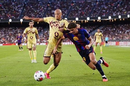 برشلونة يتوج بكأس خوان جامبر ب...
