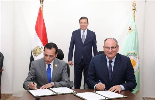 وزير الزراعة يشهد توقيع اتفاق...