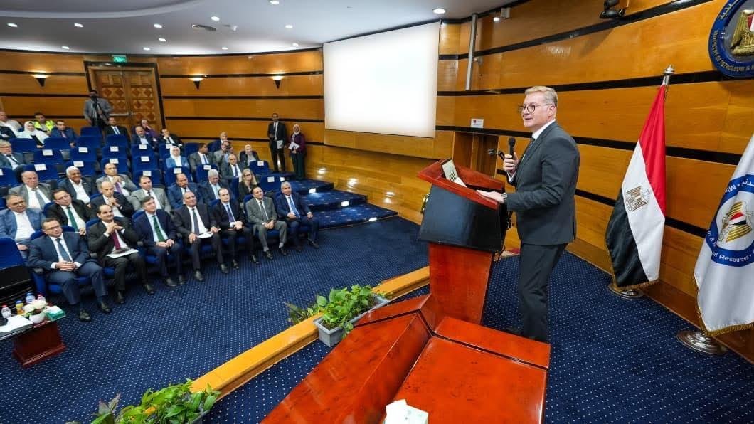 وزير البترول يعلن طرح مصر مزاي...