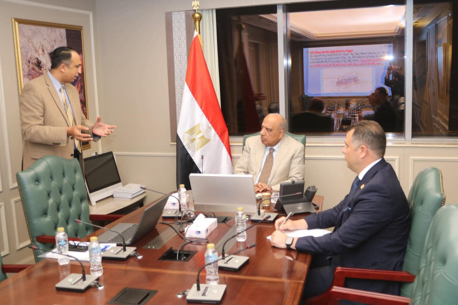 وزير الكهرباء يتابع تطور الأعم...