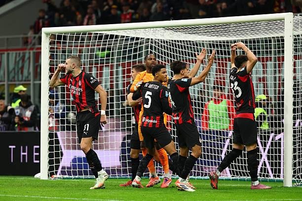 ميلان يخطط لجمع 150 مليون يورو...