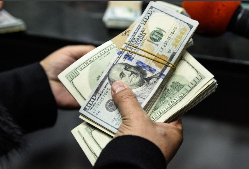 التوترات الإقليمية تقلص مشتريا...
