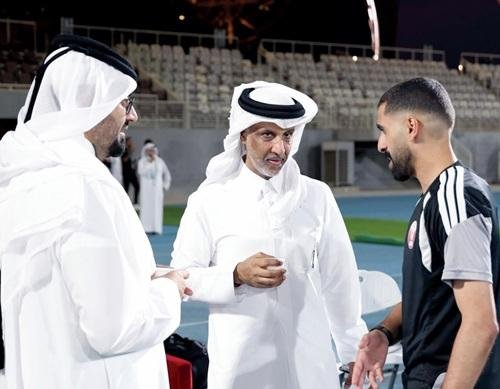 رئيس الاتحاد القطري يدعم المنتخب قبل انطلاق «خليجي 27»