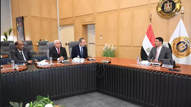وزير الصناعة يبحث مع غرفة صناع...