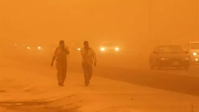 السماء تحولت إلى اللون البرتقا...