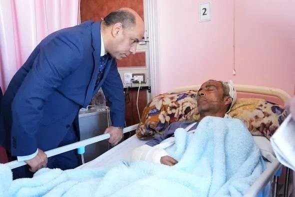 وزير العمل يطمئن على مصابي حاد...