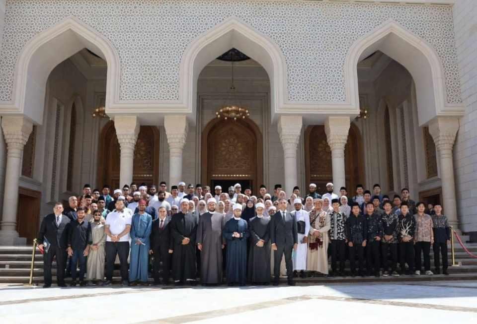 تكريم خريجي منحة المجلس الأعلى...