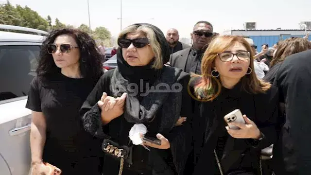 بحضور نجوم الفن.. 25 صورة من جنازة الفنان هاني شاكر