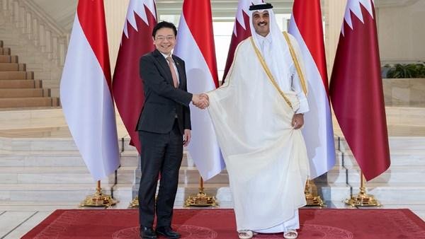 أمير قطر ورئيس وزراء سنغافورة يبحثان تعزيز العلاقات الثنائية وأبرز القضايا الدولية