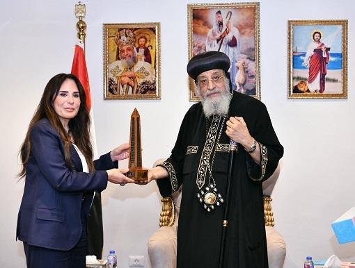 البابا تواضروس يستقبل وزيرة ال...