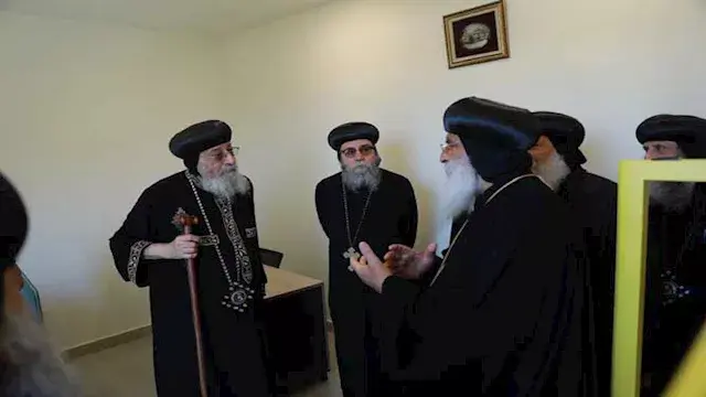 صور.. البابا تواضروس يبحث تطوي...