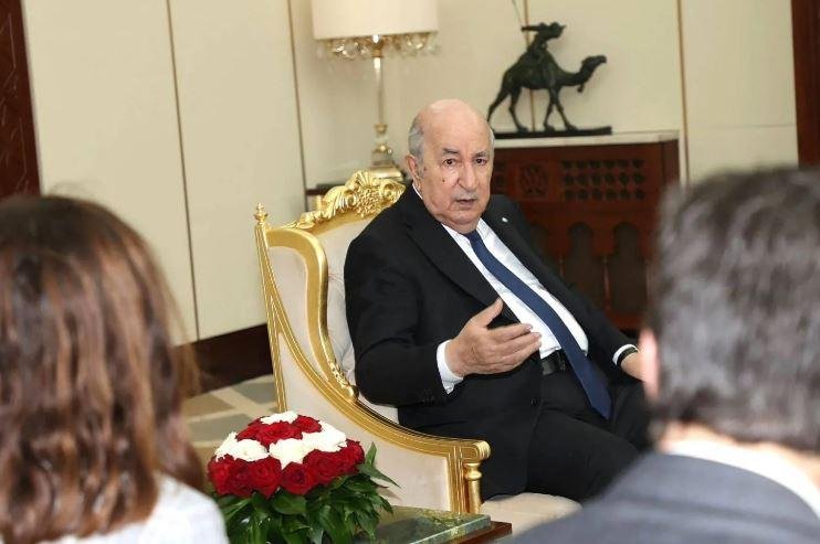 رئيس الجزائر يستقبل منتخب بلاد...
