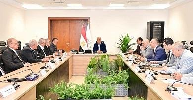 وزير الري يبحث دعم المهندسين و...