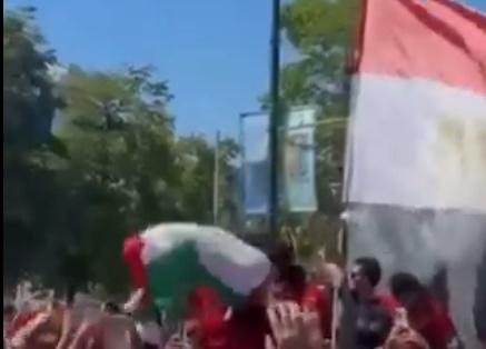 جماهير مصر تهتف لفلسطين قبل مو...