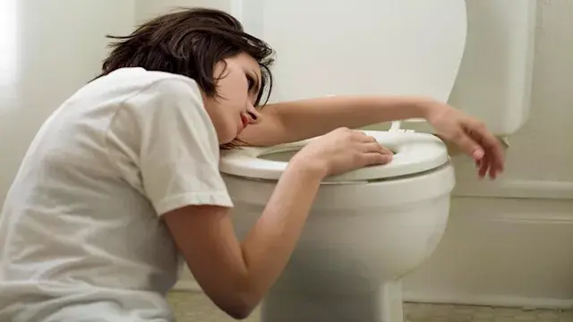 ما أسباب التقيؤ بشكل مستمر؟ إل...