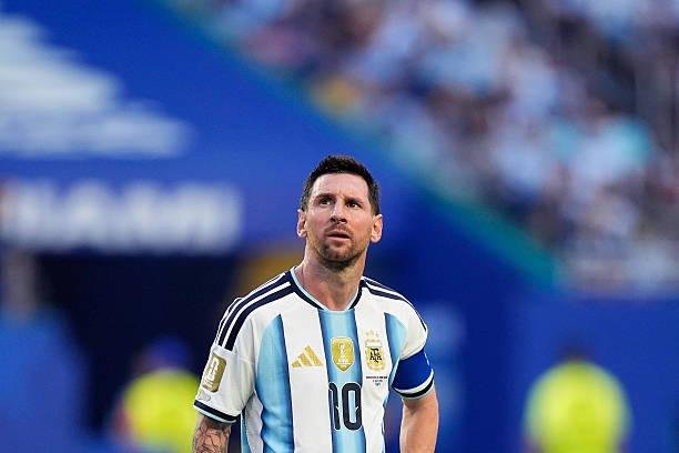 جون تيري يشيد بميسي: لا يمكن إ...