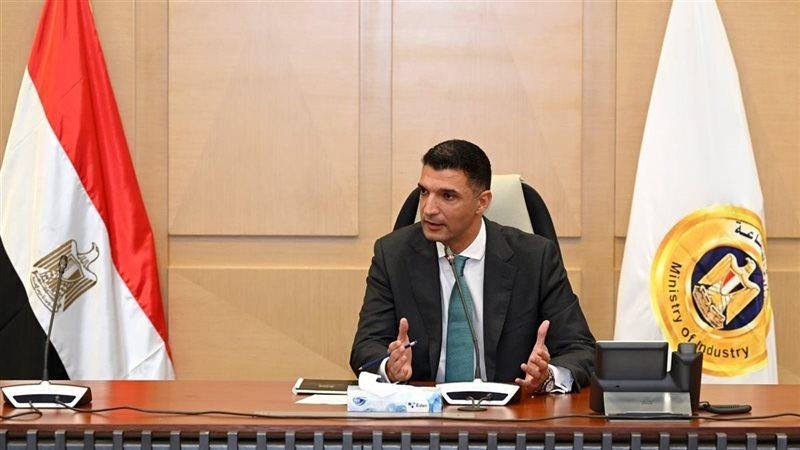 وزير الصناعة: تصنيع خامات المنجنيز والحراريات محليًا لتقليل فاتورة الاستيراد