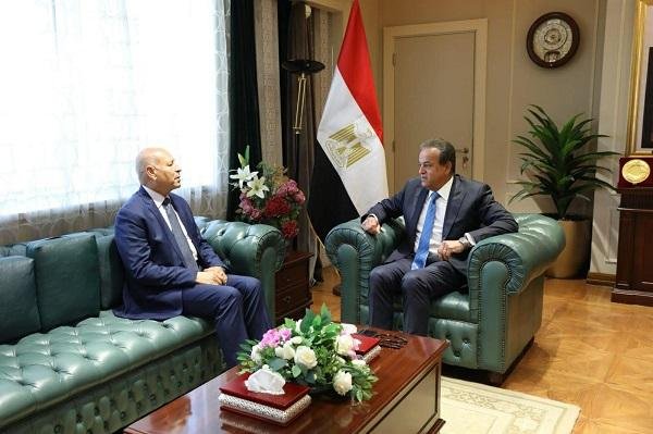 وزير الصحة ومحافظ القاهرة يبحث...