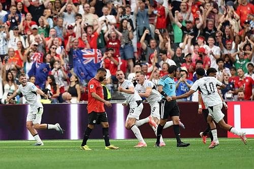 المنتخب يتأخر في الشوط الأول أ...