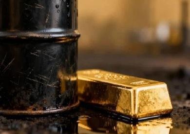 ارتفاع الذهب مع تراجع النفط وا...