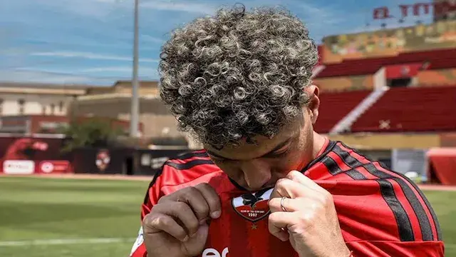 دلفي يجهز بدلاء ومصابي الأهلي...