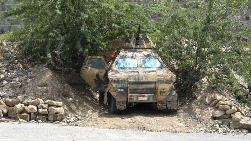 الحوثيون يعلنون استهداف "أرامكو" في السعودية.. والحكومة اليمنية تدشن "تعبئة عامة"