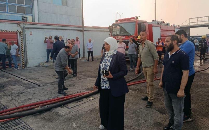 السيطرة على حريق مصنع كرتون با...