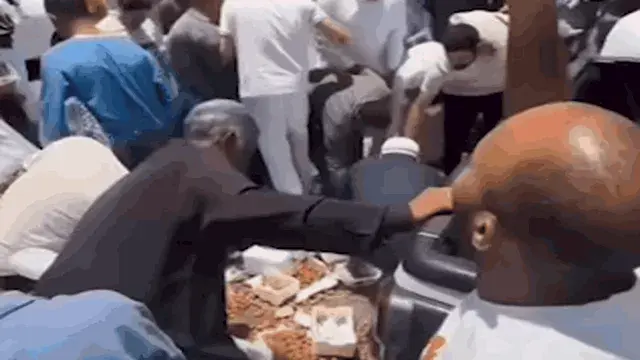 "محدش ياكل حرام".. شاب مصري يث...