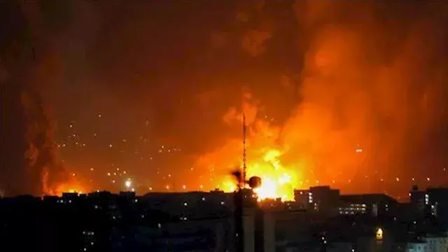 القوات الجوية اليمنية تستهدف مواقع وتجمعات للحوثيين في "المخا وذو باب".. فيديو