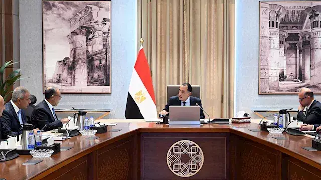 مدبولي يبحث الاستعدادات لاجتما...