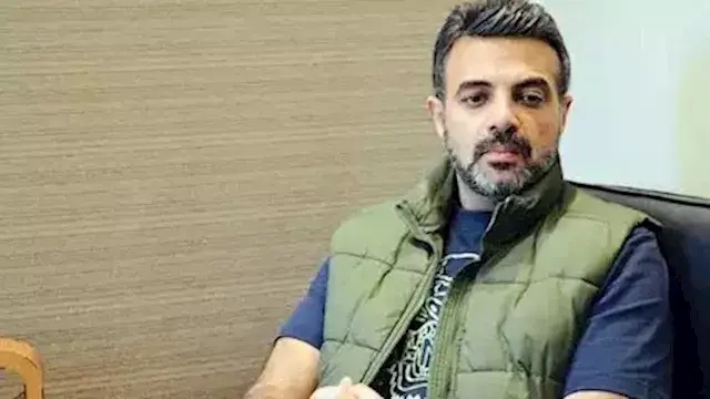 عمرو محمود ياسين يثير الجدل بع...