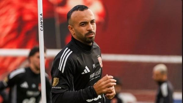 طبيب الأهلي: «أفشة» يشكو من آلام بسيطة في السمانة