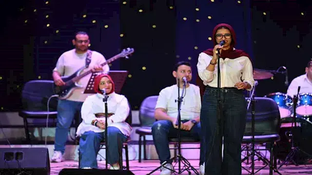 بالصور.. فرقة أغاني الشباب تشع...