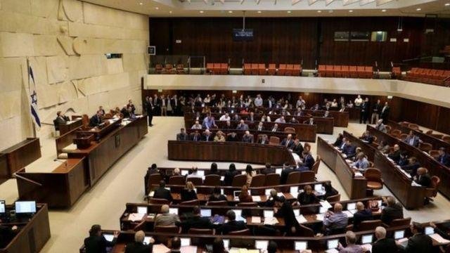 الكنيست الإسرائيلي يصدق بقراءة...