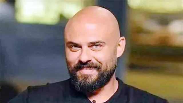 أحمد صلاح حسني يهنئ عمرو دياب...