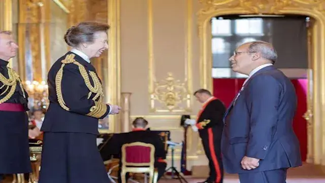 وسام بريطاني رفيع لرئيس الجامع...