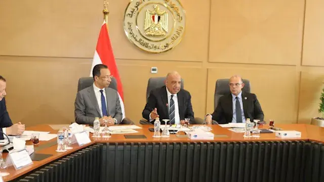 3 وزراء يبحثون إعداد الاستراتي...
