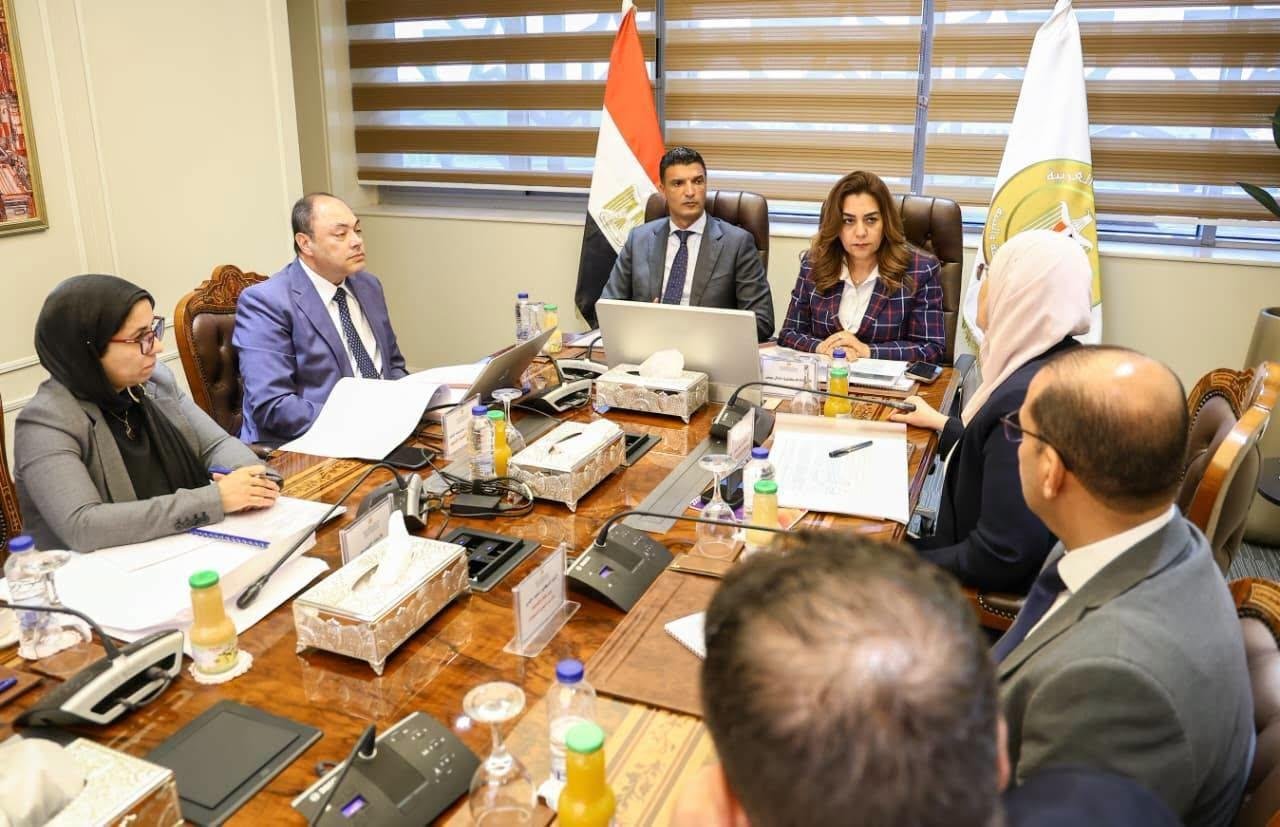 وزيرا التنمية المحلية والبيئة...