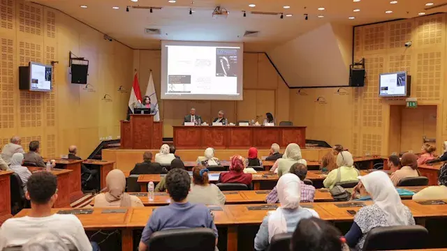 مدير مكتبة الإسكندرية عن مزاعم...