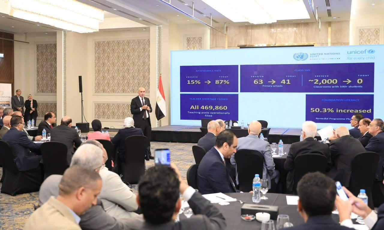 وزير التعليم يستعرض جهود تطوير...