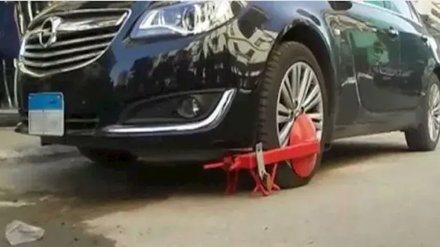 لو المرور كلبش سيارتك.. احذر ا...