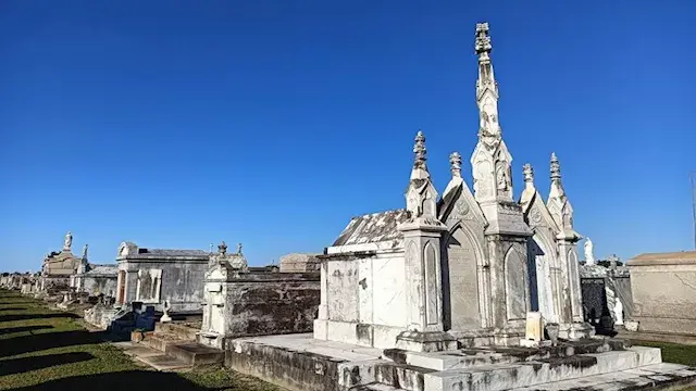 مدينة الموتى.. سر مقابر غريبة حيرت العالم