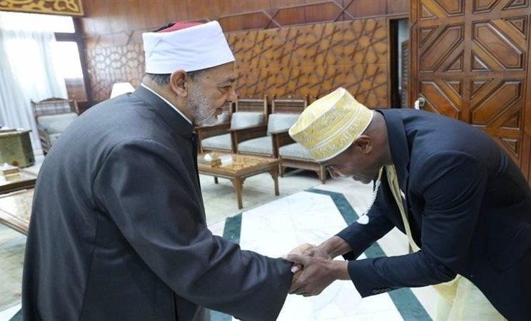وزير خارجية جزر القمر يبعث رسا...