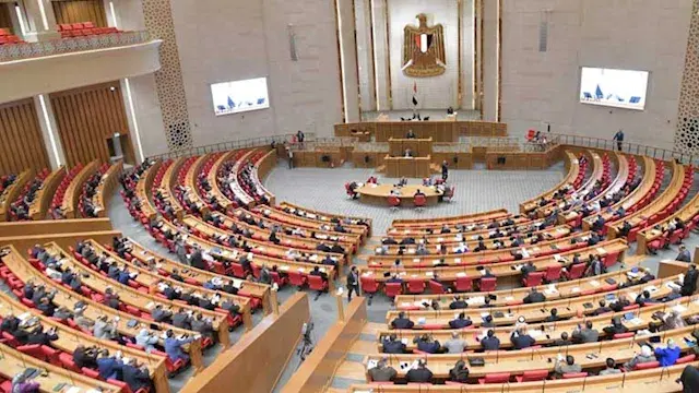 مقعد إضافي لعقيلة صالح بجوار ر...