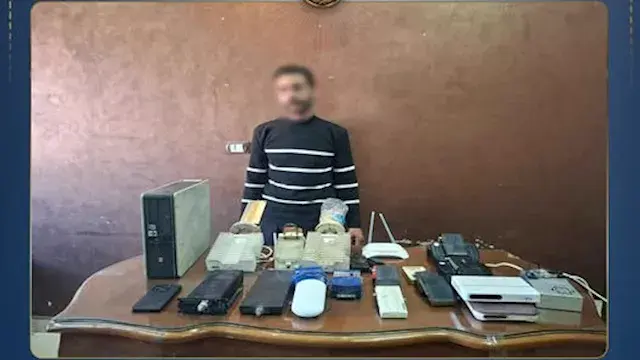 ضبط متهم بإدارة شبكة بث غير شر...