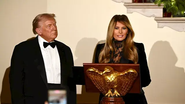 ميلانيا ترامب تُثير تفاعلًا ساخرًا في البيت الأبيض بشأن زوجها.. ماذا حدث؟