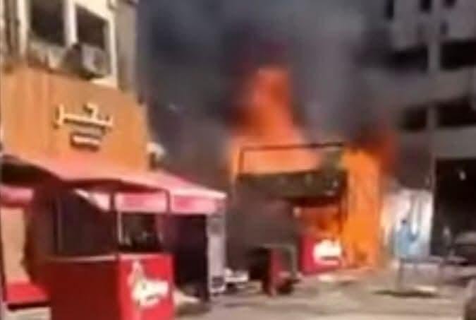 السيطرة على حريق داخل محل شهير...