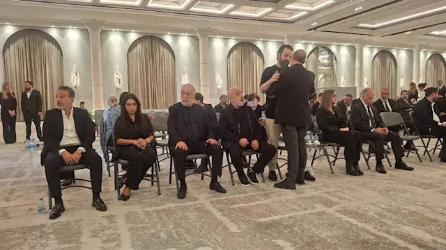 بالصور- روجينا وأشرف زكي وتيم حسن في عزاء زوجة صادق الصباح
