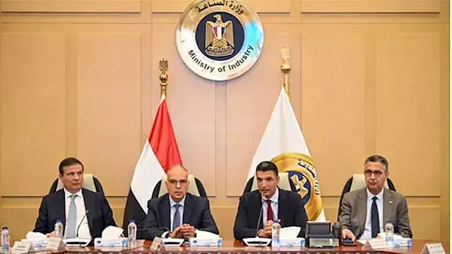 4 وزارات تتفق على تطبيق "البصم...