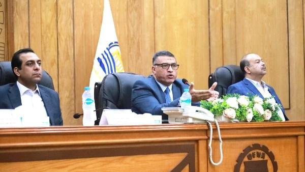 خلال اللقاء المفتوح.. محافظ قنا يبحث 260 طلبا وشكوى للمواطنين بمختلف القطاعات